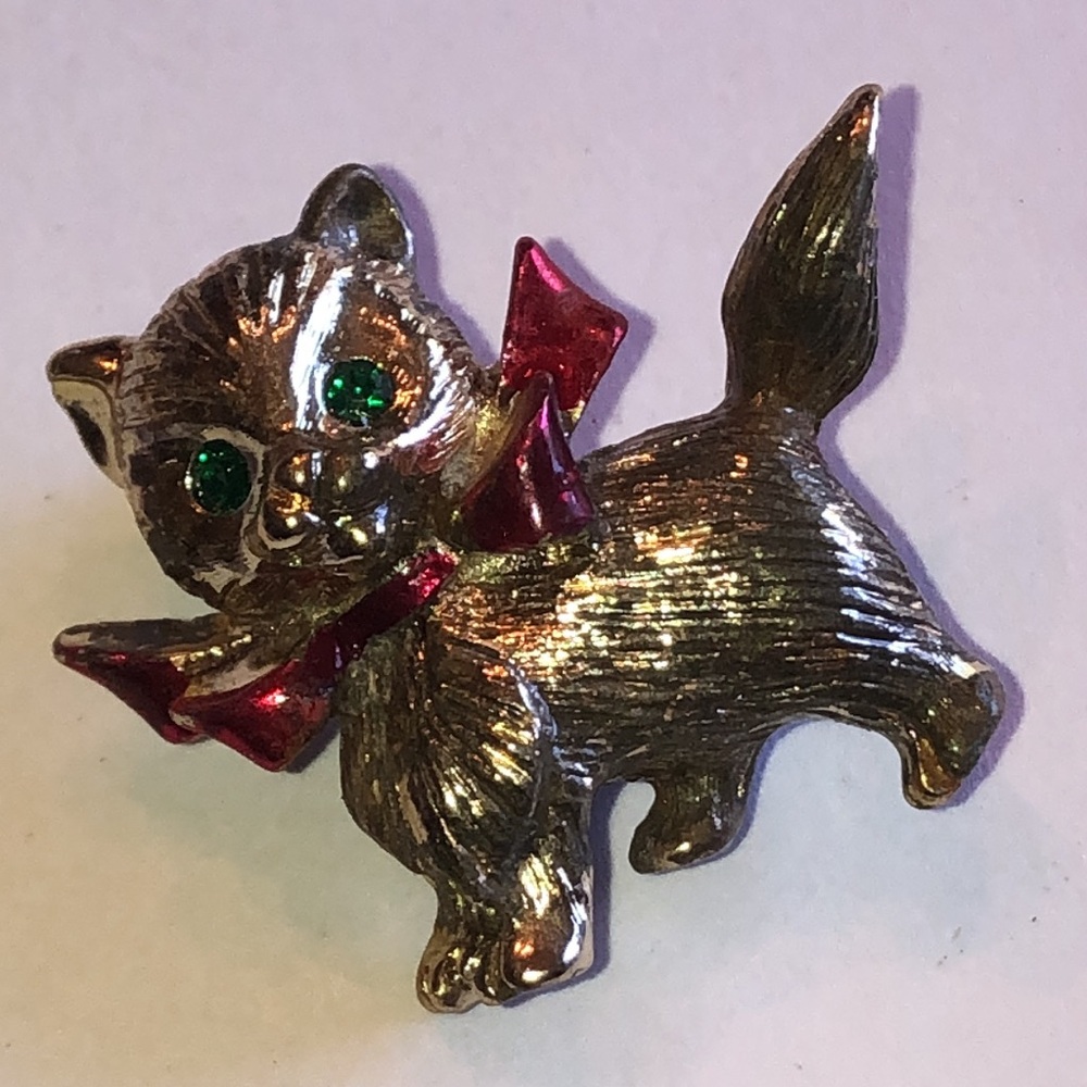 Vintage Cat Brooch with Red Bow and Green Eyes - Picture 2 of 5